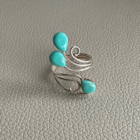 Turquoise & Sterling Silver Ring - Picture 1 of 5